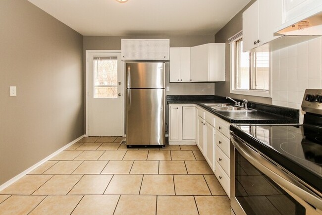 Building Photo - Adorable 3 Bedroom, 1 Bath Home in Eagleda...