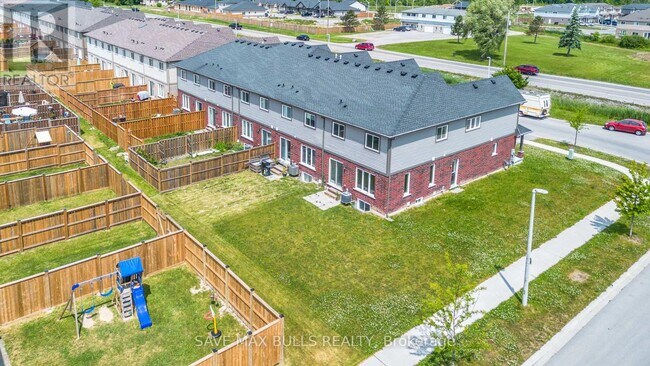 Building Photo - 636 Julia Dr
