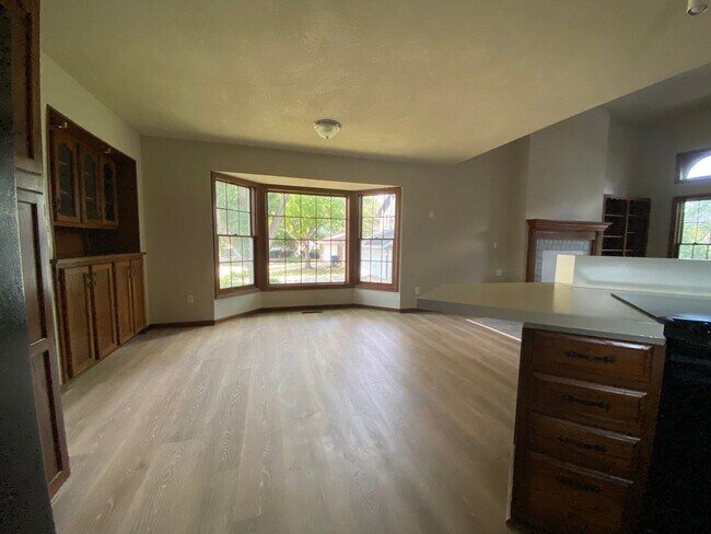 Foto del edificio - Spacious 3 Bedroom 2 Bath Home