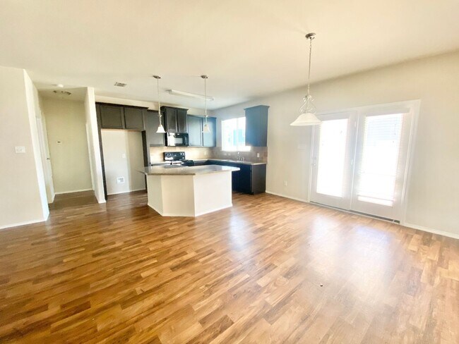 Building Photo - 2 WEEKS FREE!!! Resort Living in Providenc...