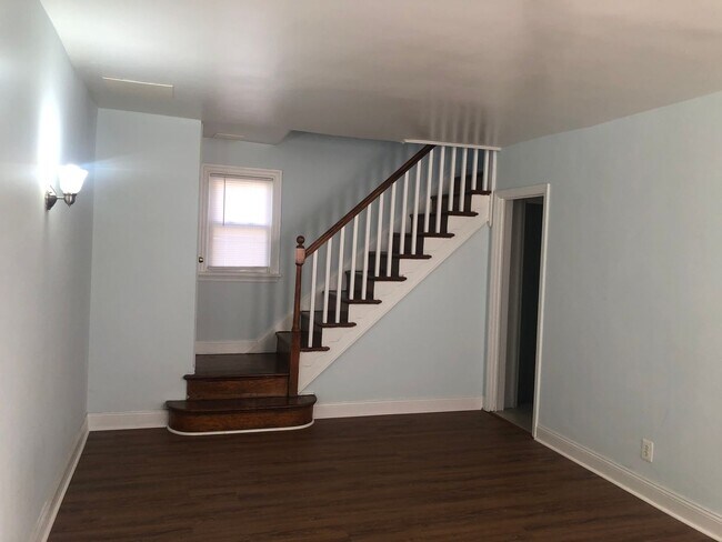 Building Photo - 3 bedroom 1.5 bathroom in Baltimore Voucher Accepted