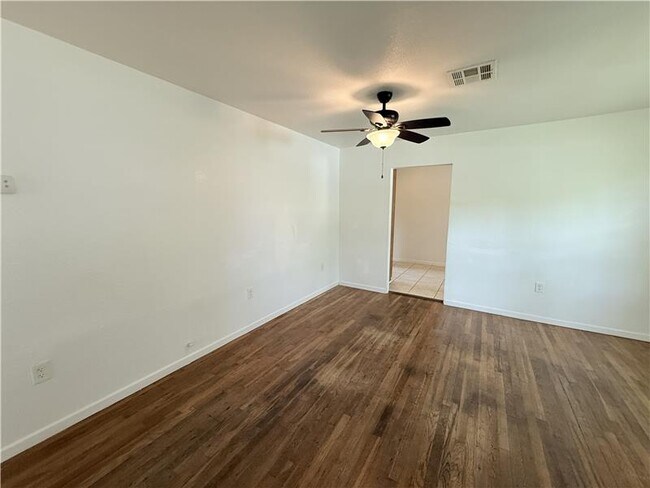 Building Photo - 1004 S 3rd St