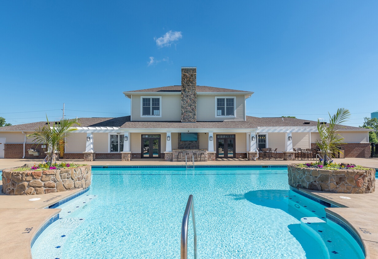 Waterstone Landing Apartments at 12315 Roachton Rd Perrysburg, OH