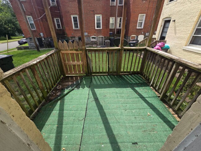Foto del edificio - 1022 Maplewood Ave