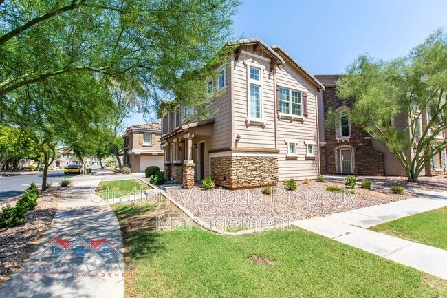 Building Photo - 2113 E Huntington Dr