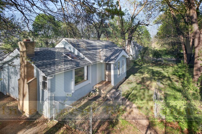 Building Photo - 6804 E 66th St