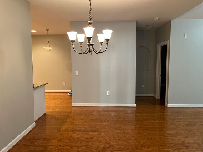 Foto del edificio - 1021 Thistle Briar Pl