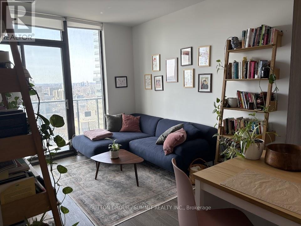 Photo principale - 11-3011 Wellesley St W