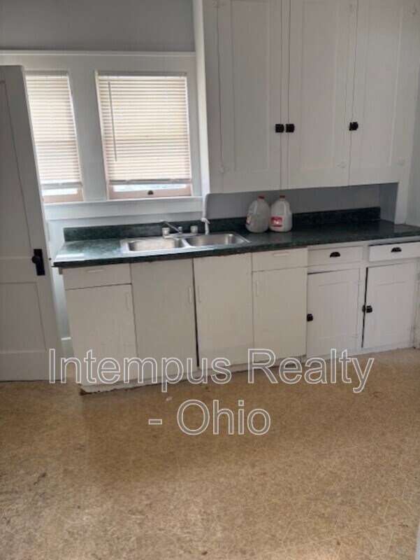 Foto del edificio - 437 Nevada Ave NW