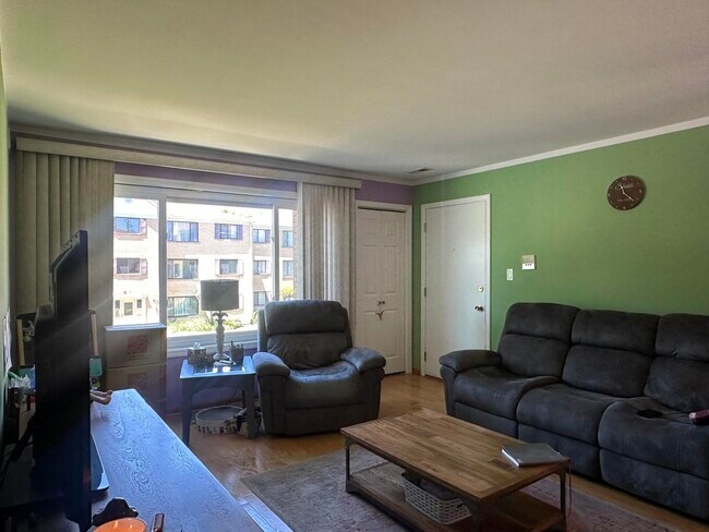 Building Photo - 9340 Hamilton Ct