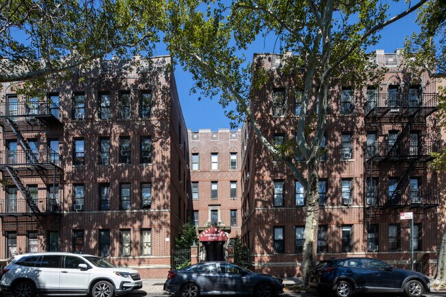 Vista a la calle - Fort Gary Apartments