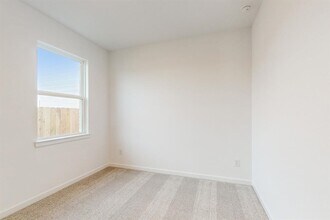 Building Photo - 21815 Sunshine Cove Ln