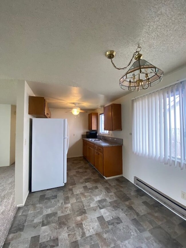 Building Photo - Must See Lebanon Home!