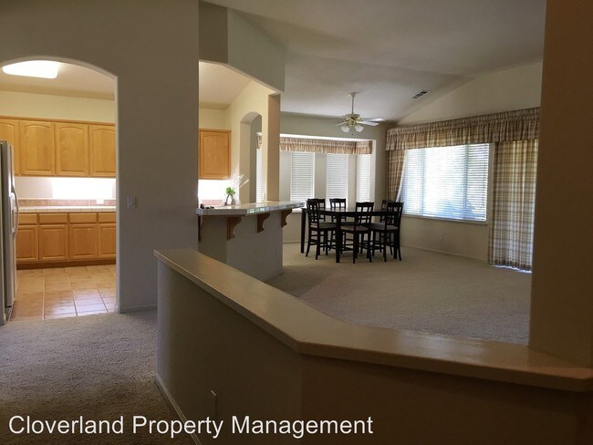 Foto del edificio - 447 Mitchell Lake Ct