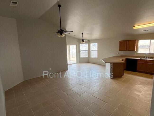 Foto del edificio - 3 Bed, 2 Bath Family Home in SW Albuquerque