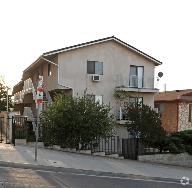 Building Photo - 980 White Knoll Dr