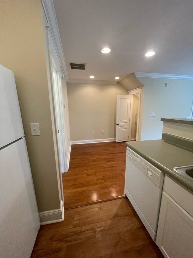 Building Photo - 05-203 Doddi