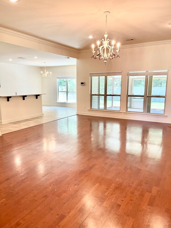 Building Photo - 887 Woodsprings Ct