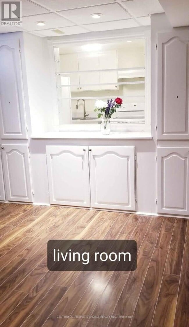 Building Photo - 4408 Romfield Crescent