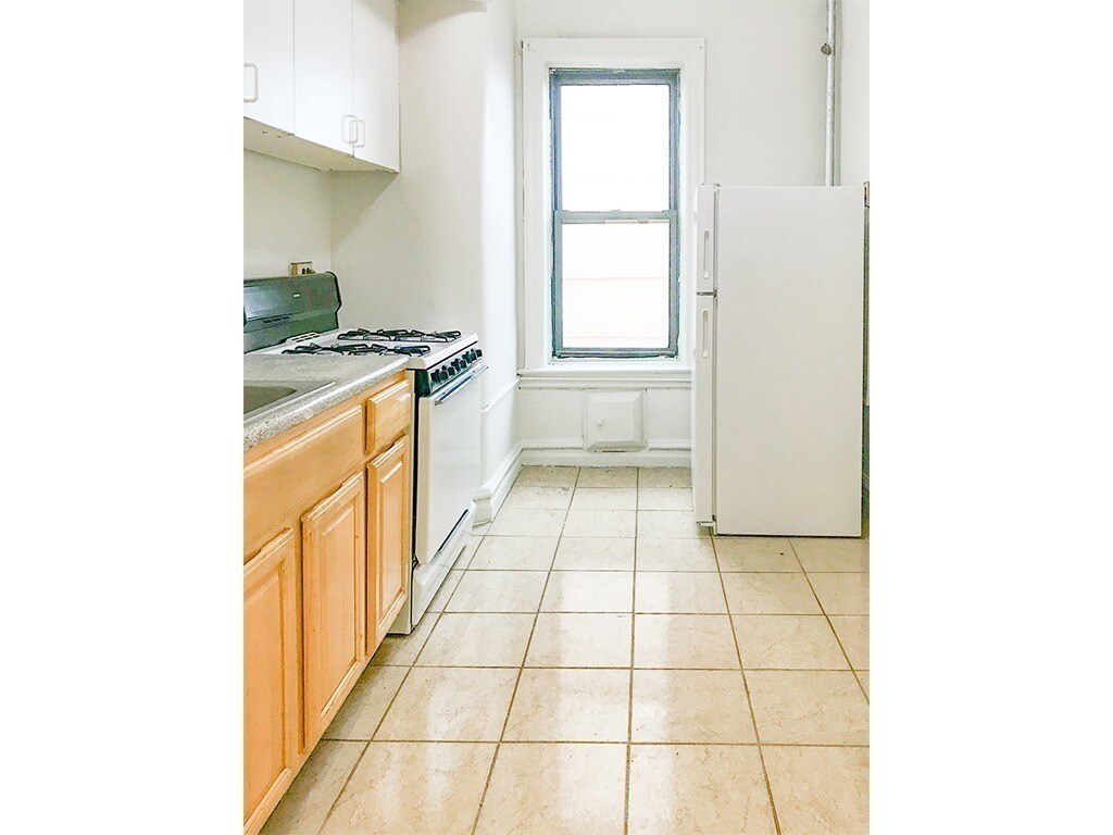 Primary Photo - 141 E 54th St