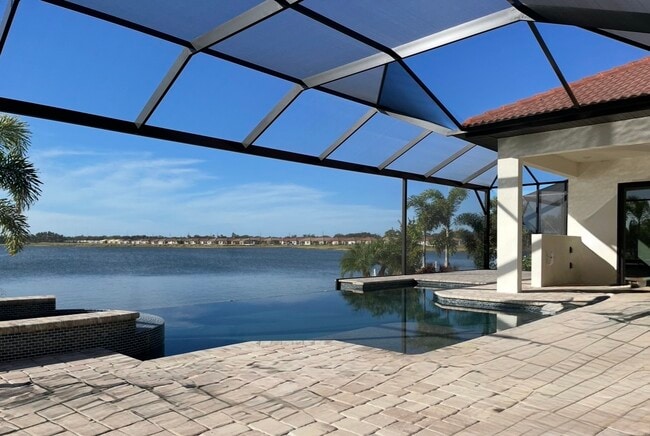 Foto del edificio - 597 Maraviya Blvd