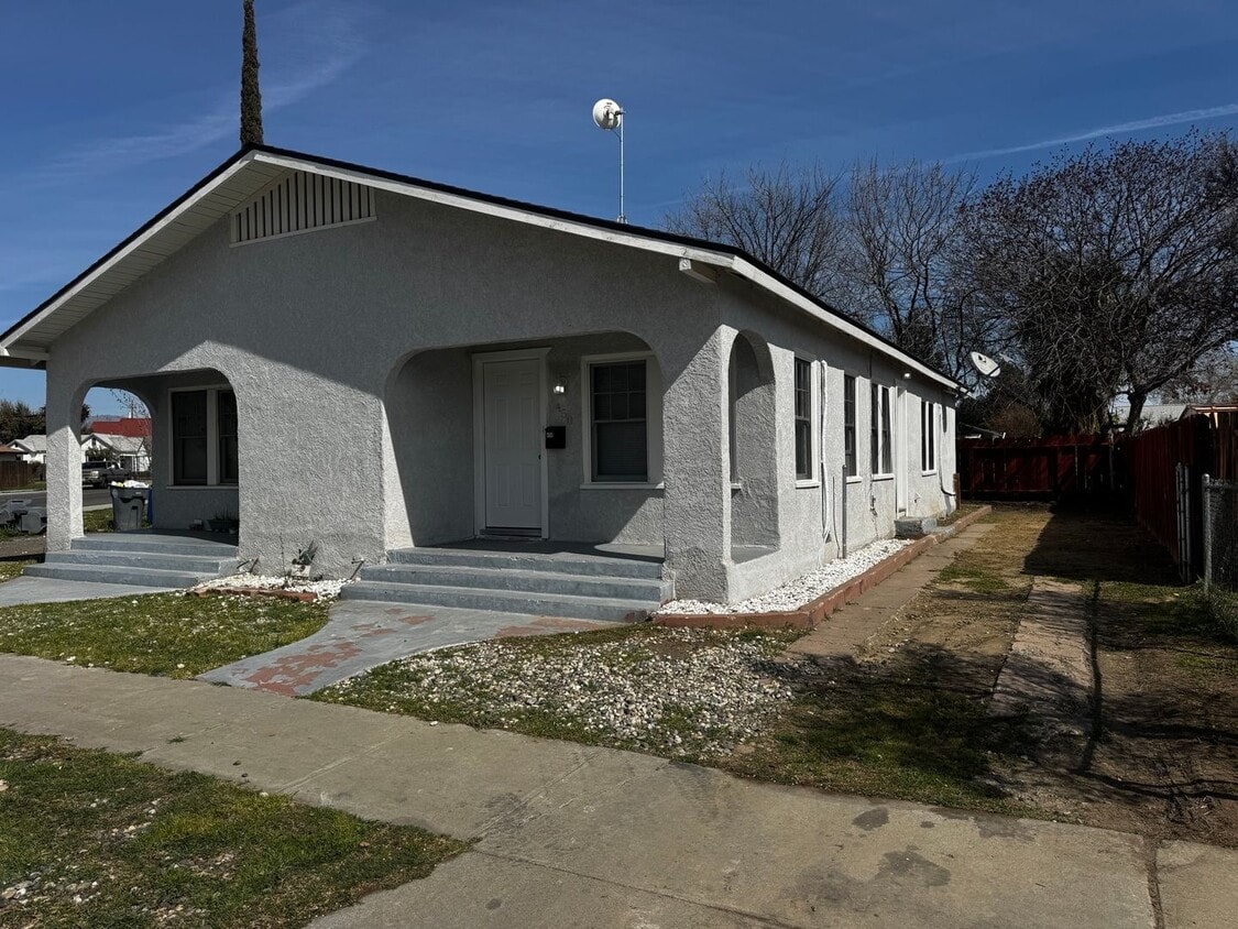 Primary Photo - 450 N 6th St