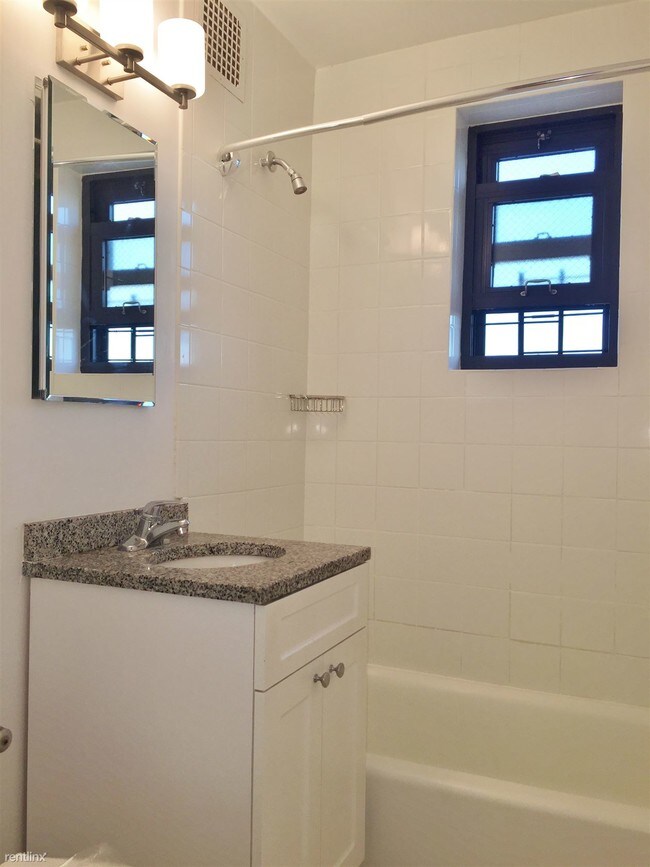 Foto del edificio - 3617 Greenpoint Ave