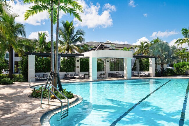 Foto del edificio - Town Treeline