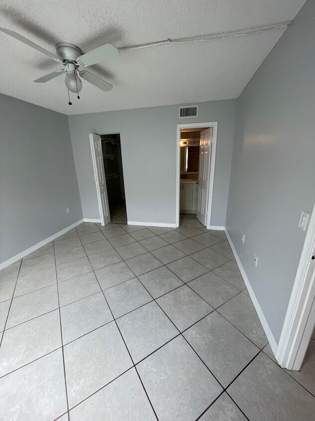 Building Photo - 142 NW 91st Ave