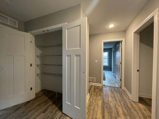 Foto del edificio - 113/115 Tucker Lane