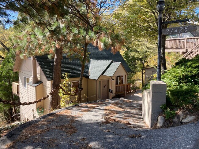 Foto del edificio - Perfect Cabin with Driveway and Carport.