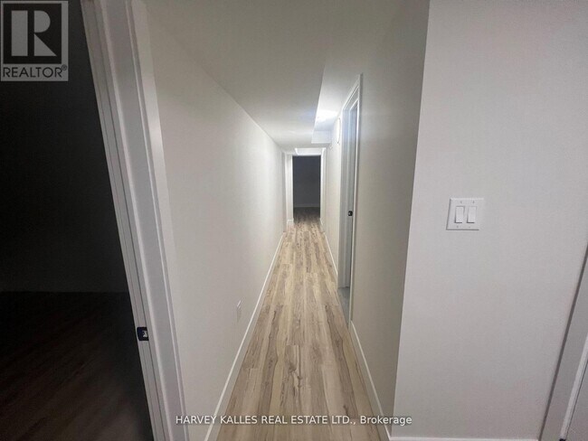 Photo du bâtiment - 113 McAllister Rd