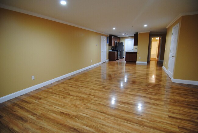 Building Photo - 3-112 Maple Ridge Dr
