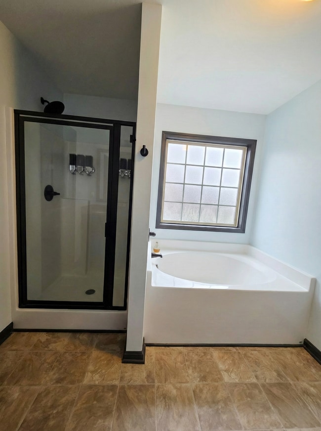 Building Photo - 2645 Old Field Rd