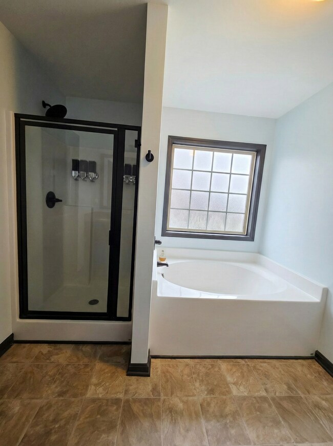 Foto del edificio - 2645 Old Field Rd