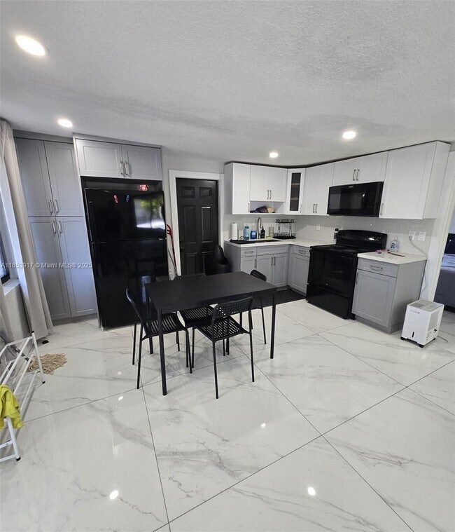Foto del edificio - 1281 NE 110th St