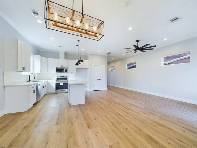 Building Photo - 5029 Creekmont Dr