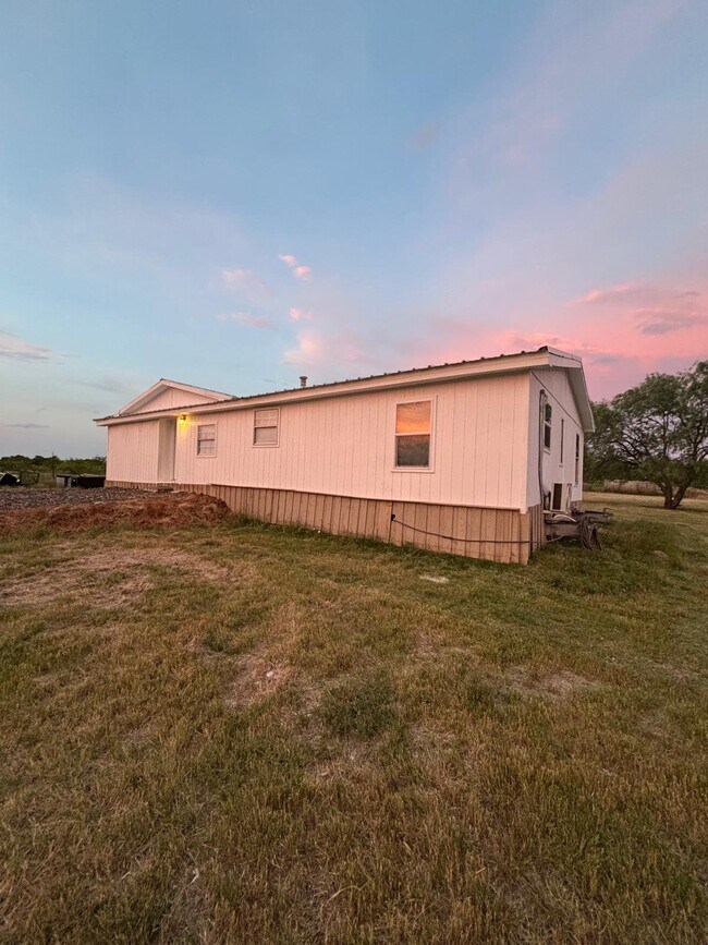 Foto del edificio - 13349 Friendship Rd