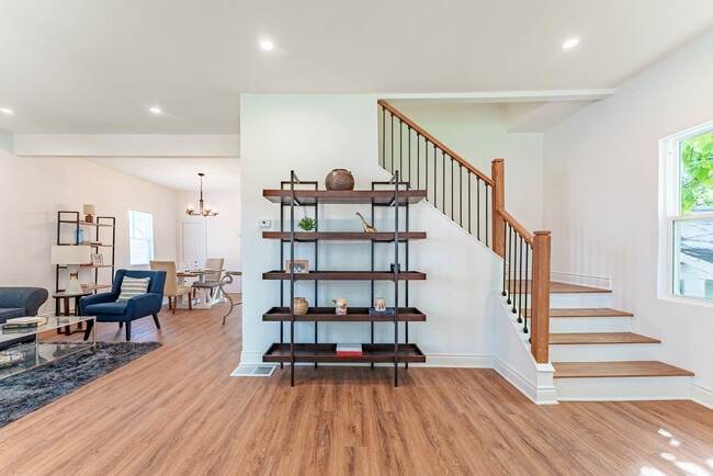 Foto del edificio - 2343 Ridgeland Ave