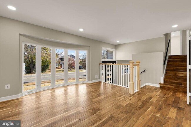 Foto del edificio - 8730 Ewing Dr