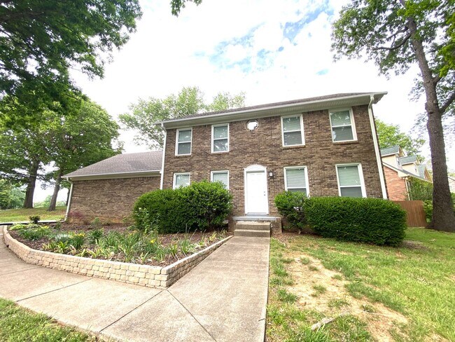 Foto del edificio - 1103 Rosebrook Dr