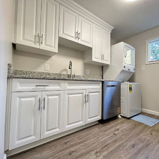 Building Photo - Beautifully Renovated Home – 4th Bedroom O...