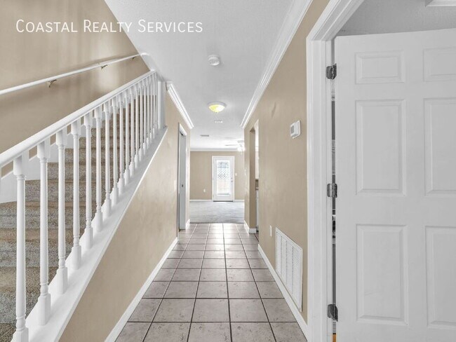 Building Photo - 983 Scenic Oak Ln