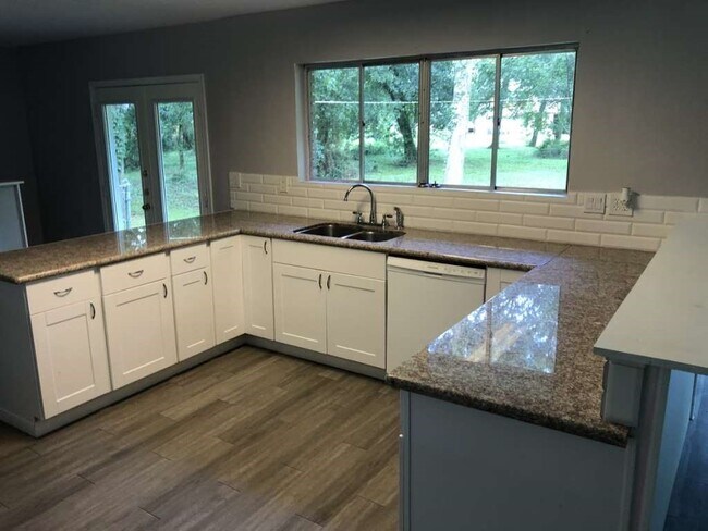 Building Photo - 3515 Elm Dr