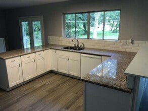 Building Photo - 3515 Elm Dr