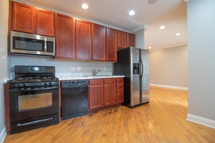 Primary Photo - 2036 W Arthur Ave