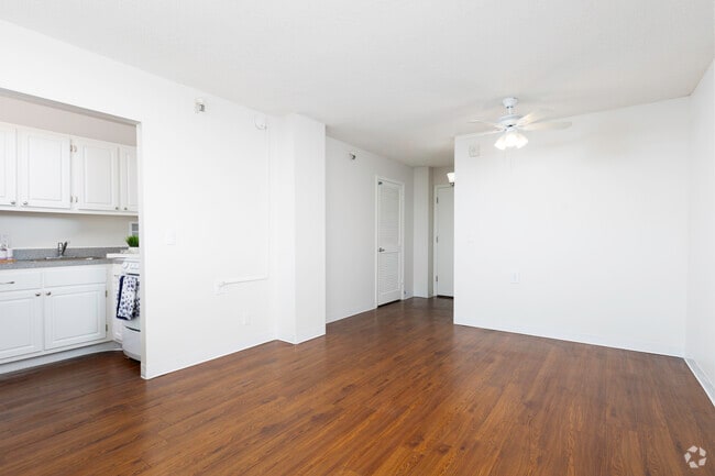 Studio, 1BA - 374SF - Living Room/Dining Room - Hillcrest Hampton House