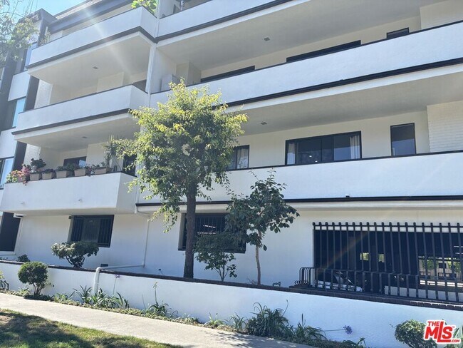 Foto del edificio - 8568 Burton Wy