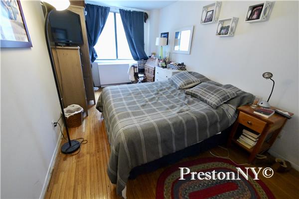 Foto del edificio - 221 E 21st St