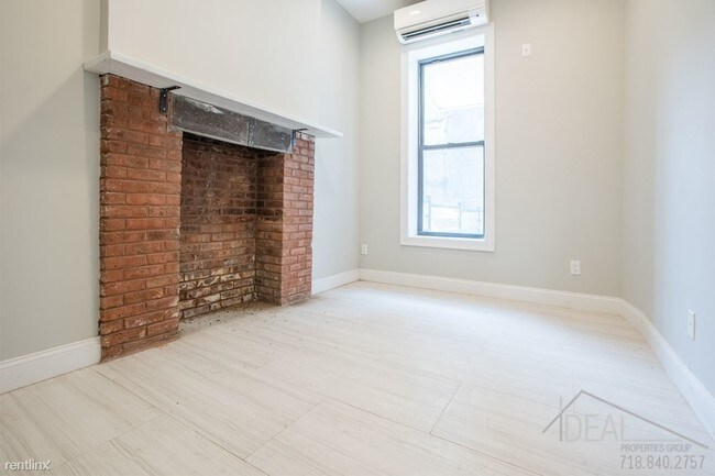 Building Photo - 226 Monroe St